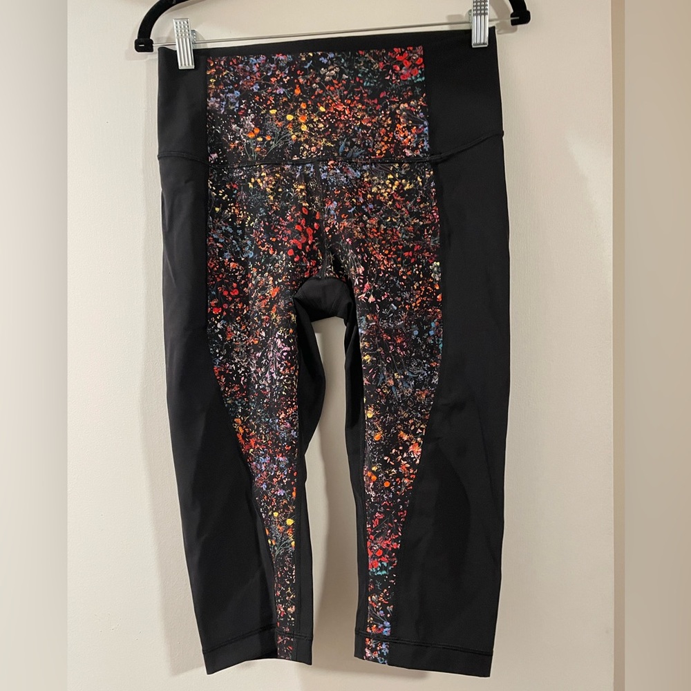 Lululemon NWOT‎ floral crop leggings 10
